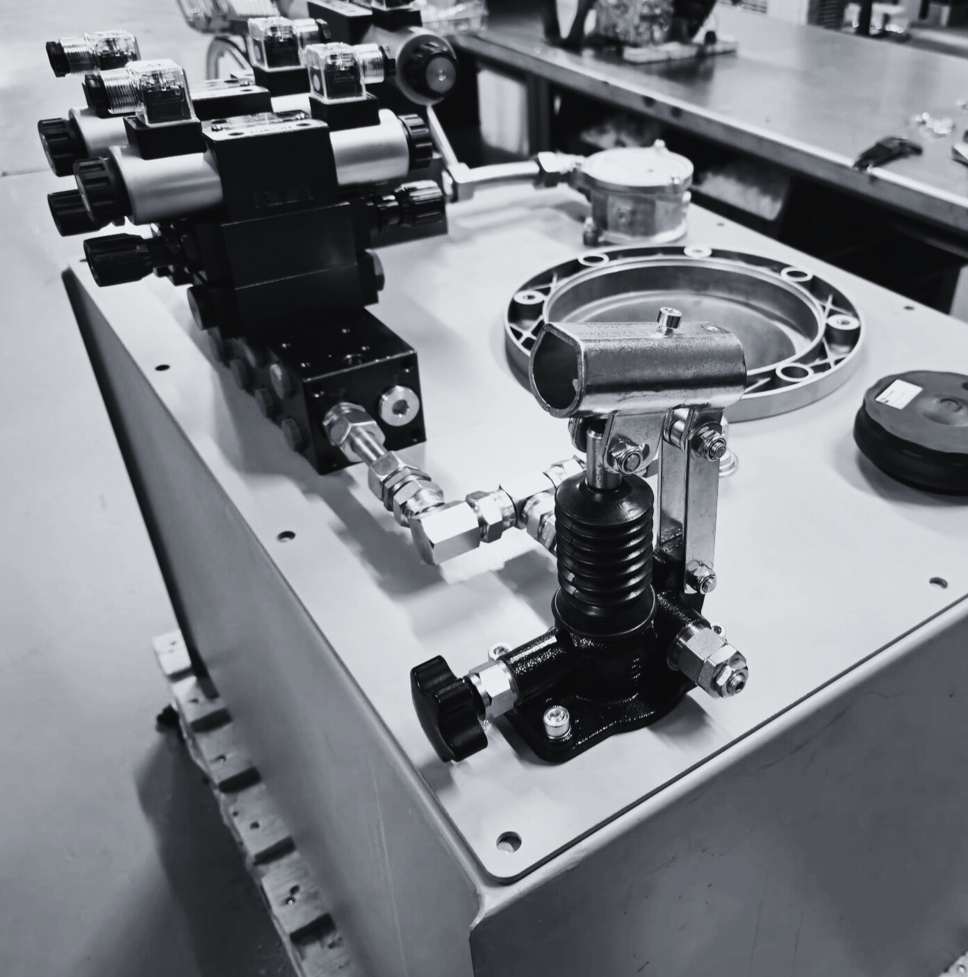 Hydraulic Hand Pumps Explained: How They Work and Why You Need One