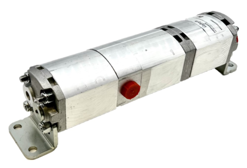 1SF Group One Geared Flow Divider Left/Right/Centre Inlet, 3 Way, 9.75L/Min, 1.2cc/Rev 1SF Group One Geared Flow Divider Left/Right/Centre Inlet, 3 Way, 9.75L/Min, 1.2cc/Rev