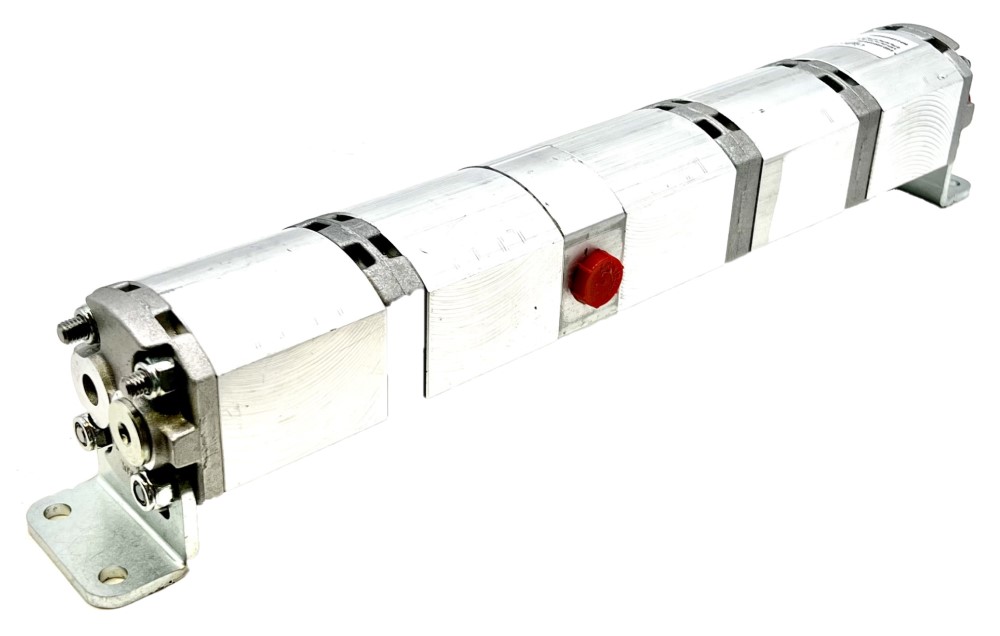 1SF Group One Geared Flow Divider Left/Right/Centre Inlet, 5 Way, 16.25L/Min, 1.2cc/Rev 1SF Group One Geared Flow Divider Left/Right/Centre Inlet, 5 Way, 16.25L/Min, 1.2cc/Rev