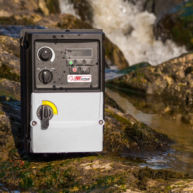 2.2KW IP66 1PH 200-240V Variable Speed Drive Inverter, Outdoor, non-switched, 10.5amps, 0-500Hz 2.2KW IP66 1PH 200-240V Variable Speed Drive Inverter, Outdoor, non-switched, 10.5amps, 0-500Hz